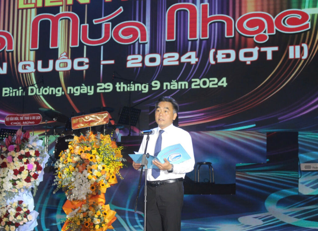 Ông Nguyễn Lộc Hà - Phó Chủ tịch UBND tỉnh Bình Dương phát biểu chào mừng tại lễ khai mạc liên hoan.