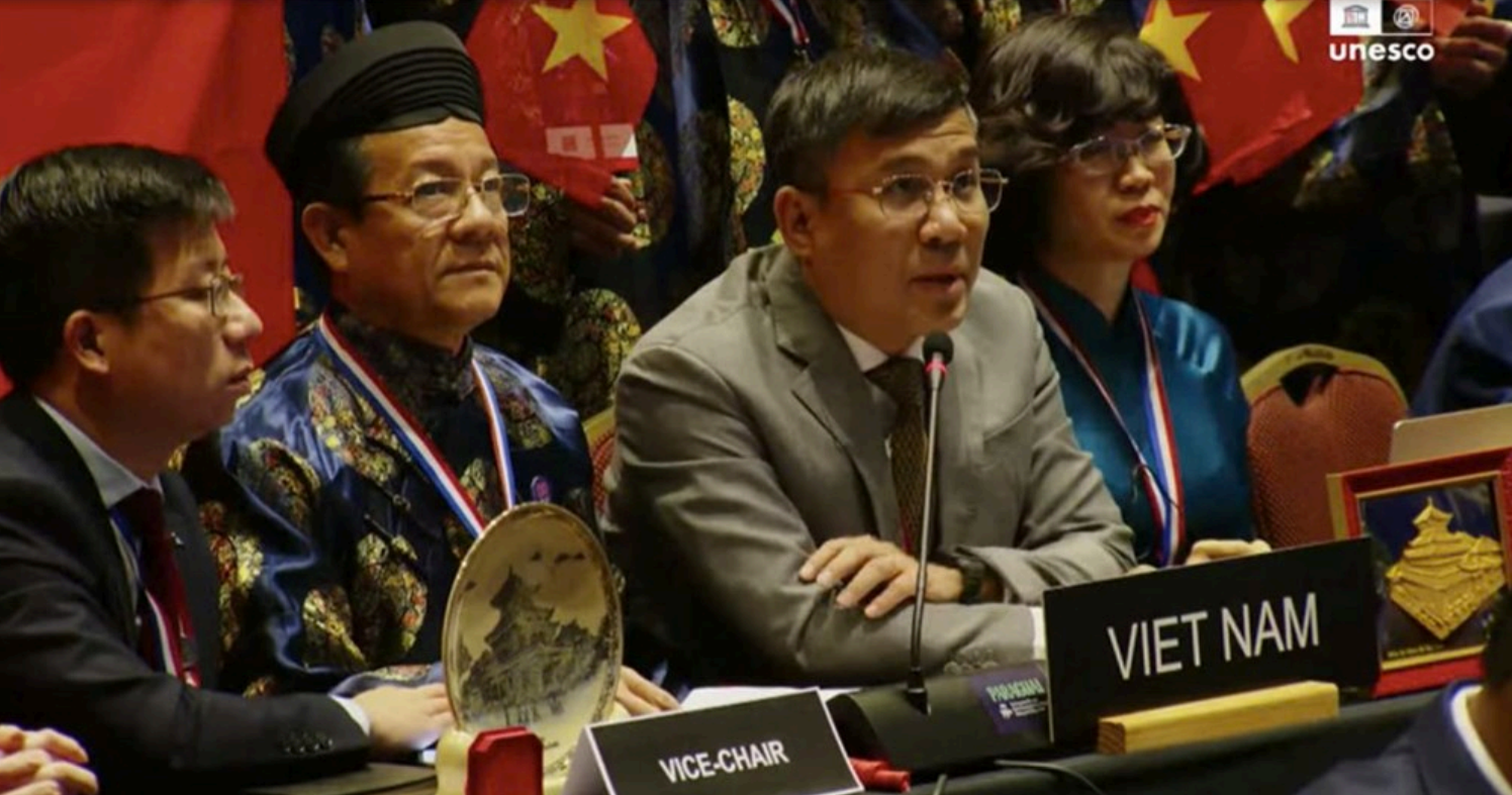 Thứ trưởng Thường trực Bộ Ngoại giao, Chủ tịch Uỷ ban Quốc gia UNESCO Việt Nam Nguyễn Minh Vũ phát biểu đáp từ và cam kết bảo vệ di sản sau khi ghi danh.