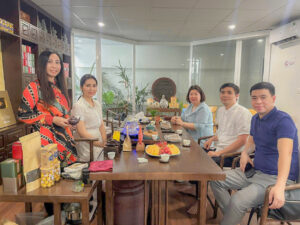 Làm Việc Và Trò Chuyện